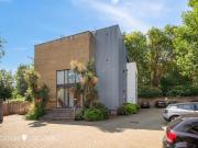 3 bedroom flat for sale