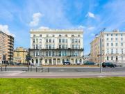 3 bedroom flat for sale