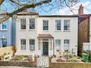 3 bedroom flat for sale