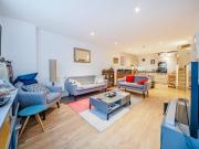 3 bedroom flat for sale