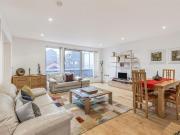 3 bedroom flat for sale