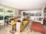 3 bedroom flat for sale