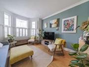3 bedroom flat for sale