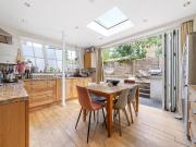 3 bedroom flat for sale