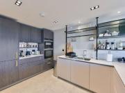 3 bedroom flat for sale