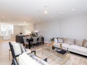 3 bedroom flat for sale