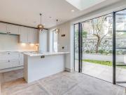 3 bedroom flat for sale