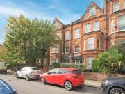 3 bedroom flat for sale