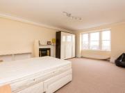3 bedroom flat for sale