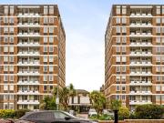 3 bedroom flat for sale