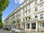 3 bedroom flat for sale