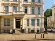 3 bedroom flat for sale