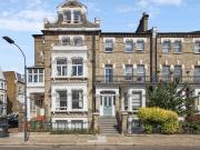 3 bedroom flat for sale