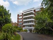 3 bedroom flat for sale