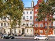 3 bedroom flat for sale