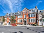 3 bedroom flat for sale