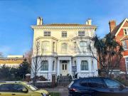 3 bedroom flat for sale