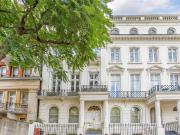 3 bedroom flat for sale