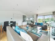 3 bedroom flat for sale