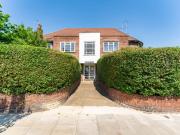 3 bedroom flat for sale