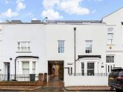 3 bedroom flat for sale