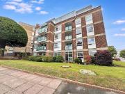 3 bedroom flat for sale