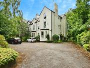 3 bedroom flat for sale