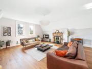 3 bedroom flat for sale