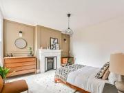 3 Bedroom Flat For Sale In Balham, London