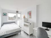 3 bedroom flat for sale in Bowes Road, London, N11
