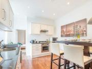 3 Bedroom Flat For Sale In Chelsea, London