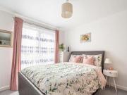 3 Bedroom Flat For Sale In Cricklewood, London