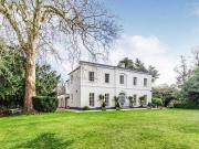 3 bedroom flat for sale in Fowlers Park Rye Road...