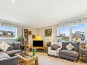 3 Bedroom Flat For Sale In London