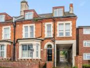3 Bedroom Flat For Sale In London