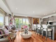 3 Bedroom Flat For Sale In London