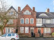 3 Bedroom Flat For Sale In Swinley