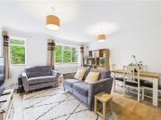 3 bedroom Flat in Abbey Court, Camberley