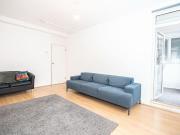 3 bedroom Flat To Let
