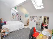 3 bedroom Flat To Let