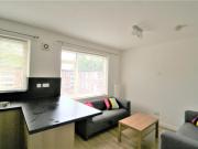 3 bedroom Flat To Let