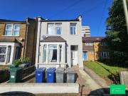 3 bedroom flat to rent