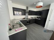 3 bedroom flat to rent