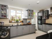 3 bedroom flat to rent