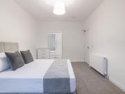 3 bedroom flat to rent