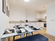 3 bedroom flat to rent