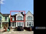 3 bedroom flat to rent