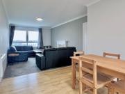 3 bedroom flat to rent