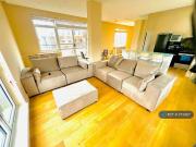 3 bedroom flat to rent