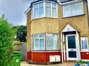 3 bedroom flat to rent